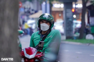 Dùng chuyến xe im lặng, cô gái bị tài xế mắng: "Chọn tài xế câm mà đi"