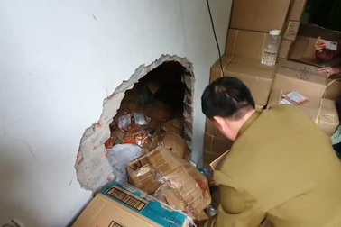 “Rùng mình” kho chứa hàng chục tấn hàng cho mẹ và bé nhập từ Trung Quốc giả danh hàng Nhật