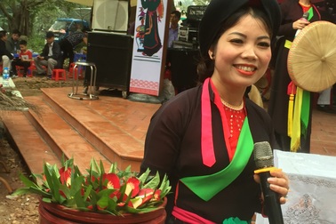 Dòng người tấp nập đổ về lễ Hội vùng Lim