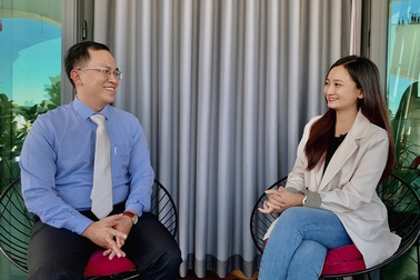 Mang theo bình xịt cay, đèn pin chích điện để tự vệ có bị xử phạt không?