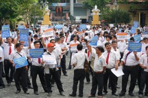 Hàng ngàn khẩu hiệu được mang đến phiên tòa Vinasun kiện Grab