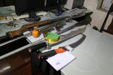 Thu giữ hàng loạt vũ khí khi bắt nghi phạm buôn ma túy