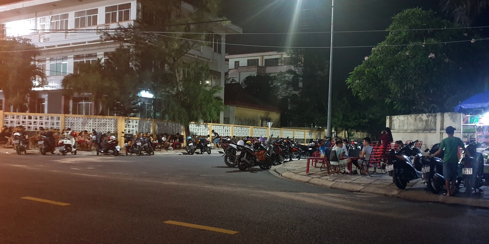Phú Yên: Vừa được “nới lỏng”, giới trẻ đã ùn ùn kéo đến quán xá - 11 Phú Yên: Vừa được “nới lỏng”, giới trẻ đã ùn ùn kéo đến quán xá - 11