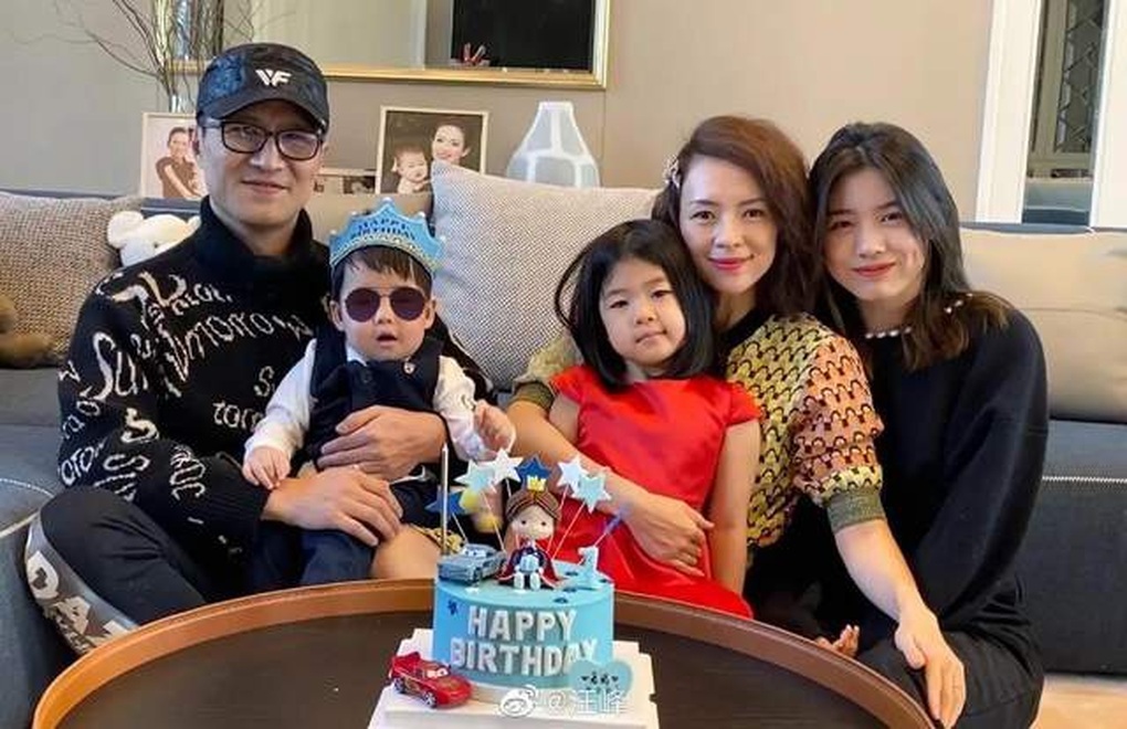 Hé lộ nguyên nhân Chương Tử Di ly hôn chồng sau 8 năm chung sống - 3 Hé lộ nguyên nhân Chương Tử Di ly hôn chồng sau 8 năm chung sống - 3