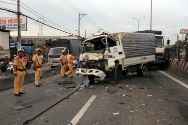 6 xe tải “dồn toa”, quốc lộ 1 ùn tắc kéo dài