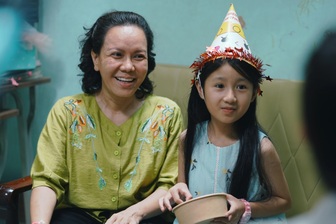 Phim có Việt Hương, Hồng Đào liệu sẽ lặp lại thành tích doanh thu trăm tỷ?