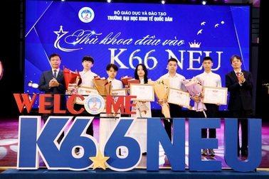 5 thủ khoa đầu vào Trường ĐH Kinh tế Quốc dân được cấp học bổng toàn phần