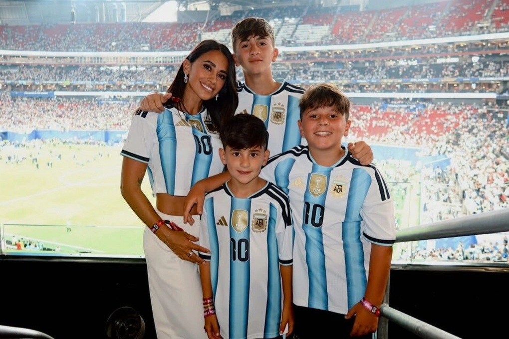 Vợ Messi bật khóc khi Argentina ngược dòng vào chung kết World Cup - 2