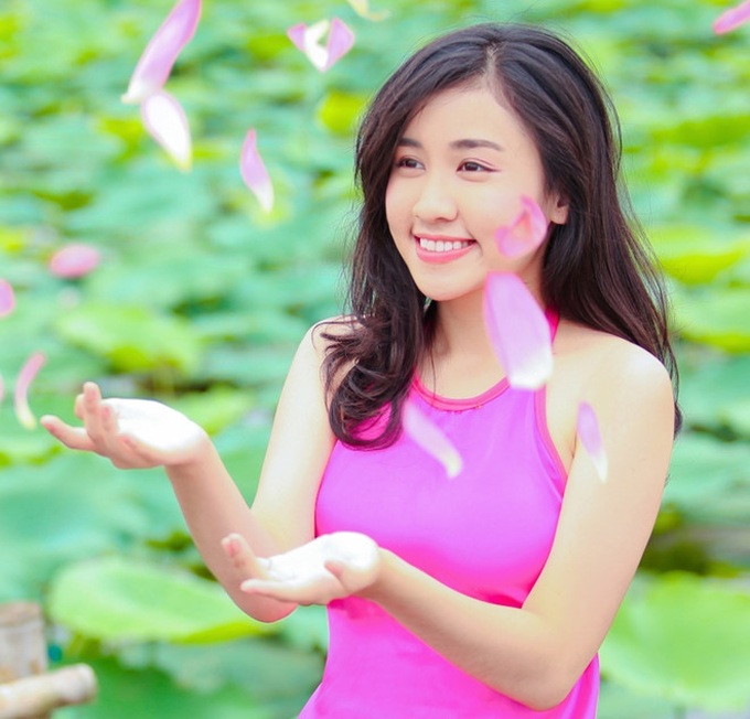 Lê Phương Thảo Năm sinh: 1993 Du học sinh: Istituto Marangoni Paris - Pháp Chiều cao: 163 cm - Cân nặng: 48 kg PHẦN THI TÀI NĂNG: https://www.youtube.com/watch?v=b8MBBi4L_Zk Đã tốt nghiệp ngành Thiết kế thời trang tại học viện thời trang London Hà Nội. Hiện tại đang theo học ngành quản trị thương hiệu thời trang tại Istituto Marangoni Paris - Pháp.