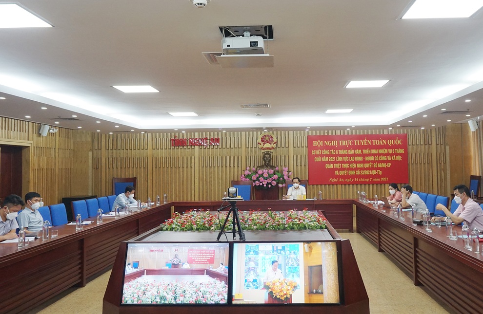 Đơn giản hóa thủ tục để chính sách hỗ trợ đến được với người lao động - 1 Đơn giản hóa thủ tục để chính sách hỗ trợ đến được với người lao động - 1