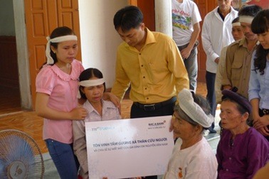 Nhiều tấm lòng bạn đọc Dân trí đến với gia đình em Nguyễn Văn Nam