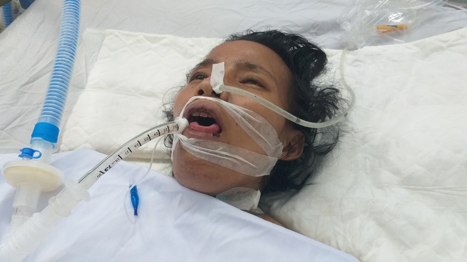 Xót xa hoàn cảnh người phụ nữ buôn ve chai bị hai em học sinh tông xe toàn thân như dập nát - 1 Xót xa hoàn cảnh người phụ nữ buôn ve chai bị hai em học sinh tông xe toàn thân như dập nát - 1