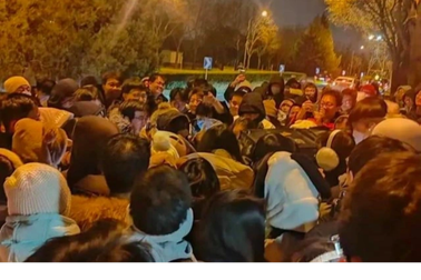 Món đùi ngỗng của bà bán rong ở Trung Quốc thành hiện tượng gây "sốt"