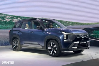 Mitsubishi Destinator ra mắt khách Việt, gầm cao 7 chỗ giá từ 780 triệu