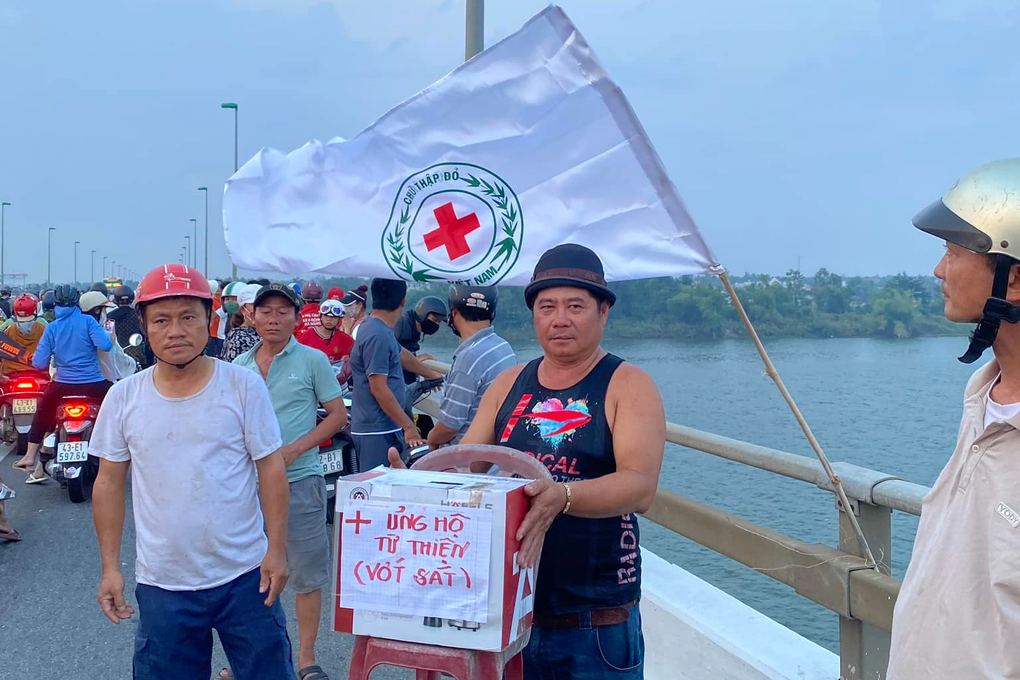 Mẹ nhảy cầu để 5 con nhỏ bơ vơ, cộng đồng mạng chung tay hỗ trợ - 1 Mẹ nhảy cầu để 5 con nhỏ bơ vơ, cộng đồng mạng chung tay hỗ trợ - 1