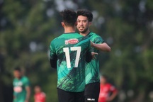 V-League tạm dừng, Lee Nguyễn vẫn tập đến sát Tết