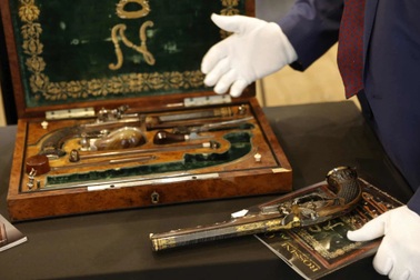 2 khẩu súng cựu Hoàng đế Napoléon định dùng để tự sát có giá 1,8 triệu USD
