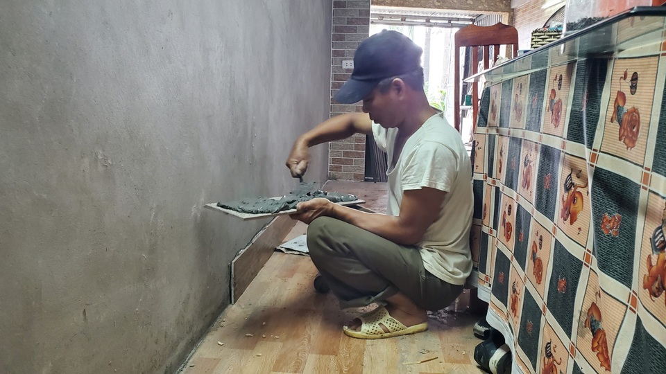 Chuyện nghề thợ xây, thu nhập ít nguy hiểm nhiều - 5 Chuyện nghề thợ xây, thu nhập ít nguy hiểm nhiều - 5