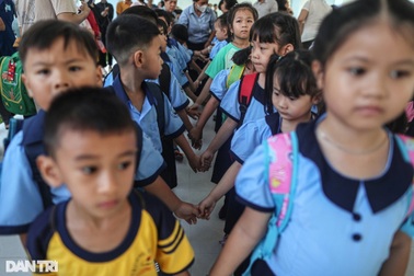 Giáo viên đưa học sinh chính khóa vào trung tâm để dạy có đúng quy định?