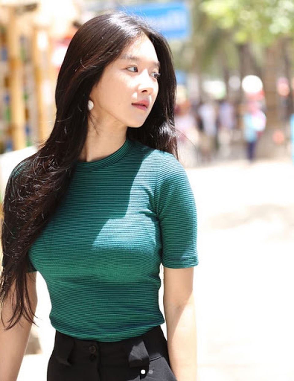 Fan phát sốt với vòng eo siêu nhỏ của nữ chính “Điên thì có sao” - 12 Fan phát sốt với vòng eo siêu nhỏ của nữ chính “Điên thì có sao” - 12