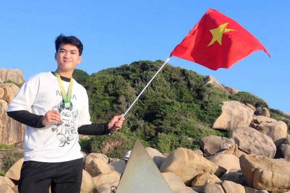 Hơn 100 người tham gia tìm nam thanh niên mất tích ở núi Hoàng Ngưu Sơn - 2 Hơn 100 người tham gia tìm nam thanh niên mất tích ở núi Hoàng Ngưu Sơn - 2