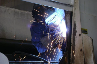 Hàn được kim loại nhưng không thể hàn nỗi đau thương, thợ hàn phải cẩn trọng