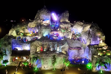 Ngắm hang đá Noel "khủng" ở Nghệ An được làm từ hàng nghìn cây tre