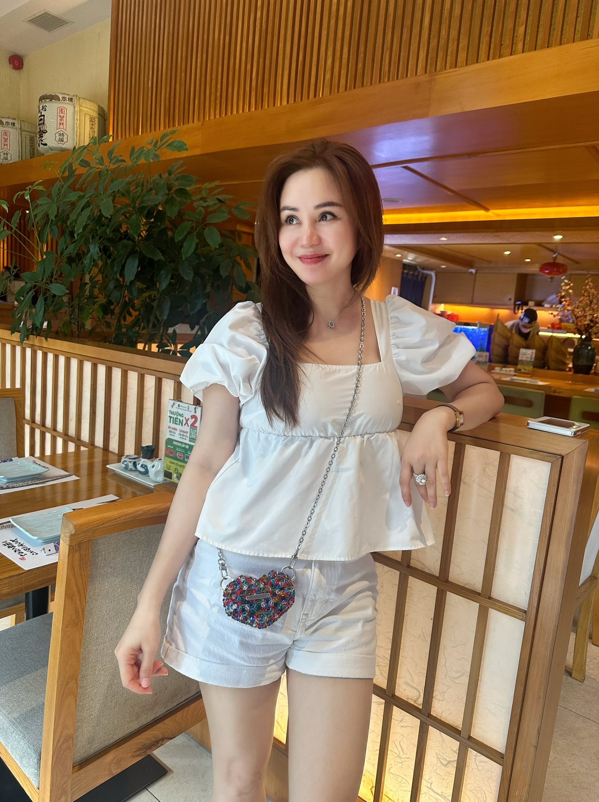 Vy Oanh tuổi 40: Giữ sắc vóc sau 3 lần sinh nở, viên mãn bên chồng đại gia - 3 Vy Oanh tuổi 40: Giữ sắc vóc sau 3 lần sinh nở, viên mãn bên chồng đại gia - 3