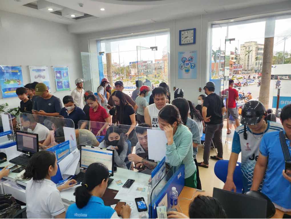 VinaPhone nhanh chóng khôi phục liên lạc sau bão - 2 VinaPhone nhanh chóng khôi phục liên lạc sau bão - 2