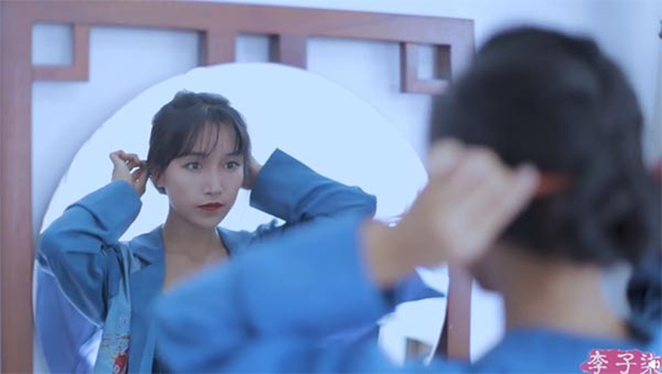 Đề thi gây tranh cãi khi đề cập tới vlogger nổi tiếng Lý Tử Thất - 1 Đề thi gây tranh cãi khi đề cập tới vlogger nổi tiếng Lý Tử Thất - 1