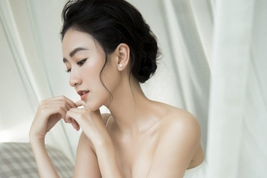 Á hậu Hà Thu buông lơi gợi cảm trước thềm năm mới Kỷ Hợi