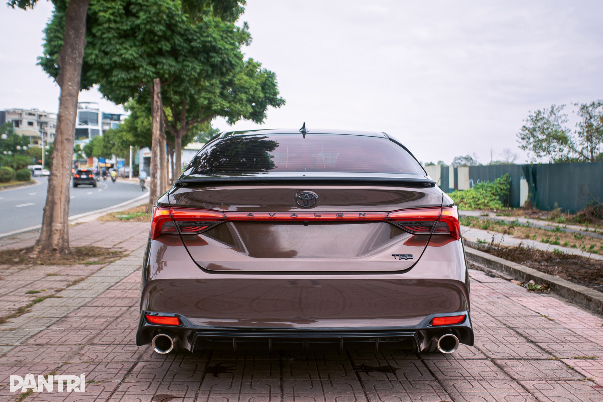 Toyota Avalon TRD độc nhất Việt Nam: Xe nhập Mỹ, đi 5 năm mất giá tiền tỷ - 5 Toyota Avalon TRD độc nhất Việt Nam: Xe nhập Mỹ, đi 5 năm mất giá tiền tỷ - 5