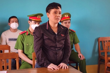 Người phụ nữ lĩnh 8 năm tù vì đâm chết thanh niên 19 tuổi