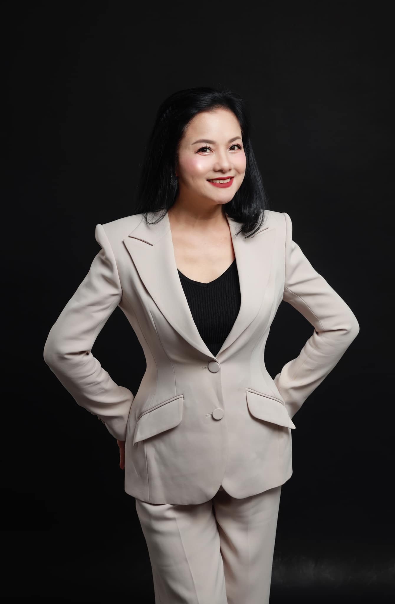 NSND Thu Quế nắm chặt tay NSƯT Phạm Cường, nhận kỷ niệm chương điện ảnh - 8 NSND Thu Quế nắm chặt tay NSƯT Phạm Cường, nhận kỷ niệm chương điện ảnh - 8