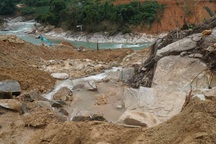 Tiếp tục tìm kiếm nạn nhân mất tích ở Rào Trăng 3