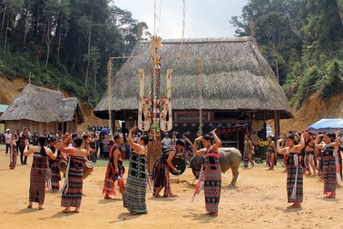 Lễ hội “Tạ ơn rừng” của đồng bào Cơtu