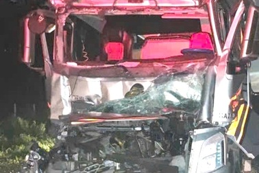 Ô tô tông xe đầu kéo trên cao tốc Dầu Giây - Phan Thiết, tài xế tử vong