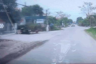 Vượt ẩu gây va chạm, tài xế còn tỏ thái độ hung hăng