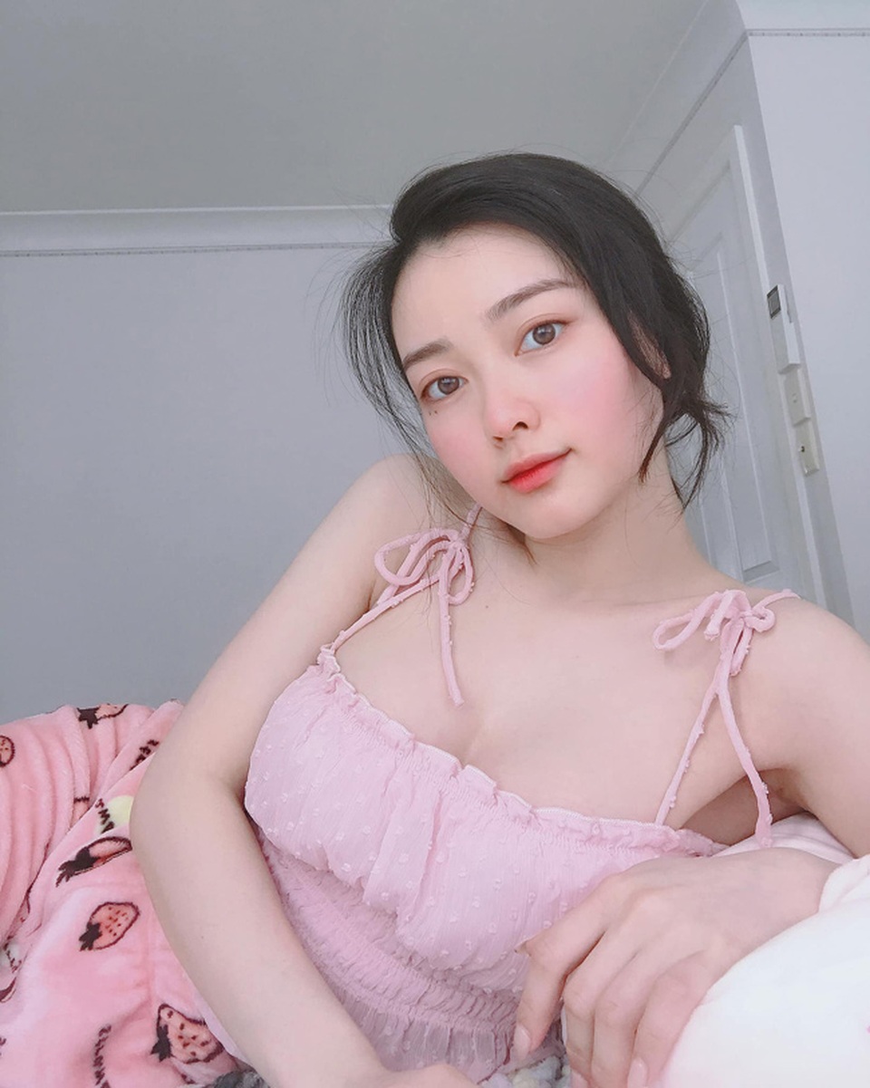 Hot girl ảnh thẻ mặt xinh như búp bê, gợi cảm bất ngờ sau 4 năm nổi tiếng - 4 Hot girl ảnh thẻ mặt xinh như búp bê, gợi cảm bất ngờ sau 4 năm nổi tiếng - 4