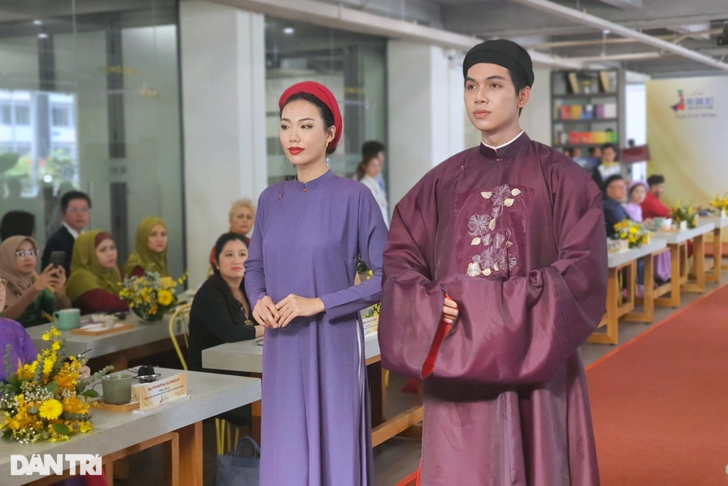 Nhiều Tổng lãnh sự tại TPHCM mê áo dài Việt Nam - 2 Nhiều Tổng lãnh sự tại TPHCM mê áo dài Việt Nam - 2