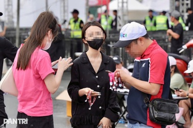 Giá vé show G-Dragon: Buổi trưa mặc cả không đồng ý, chiều bán vội nửa giá