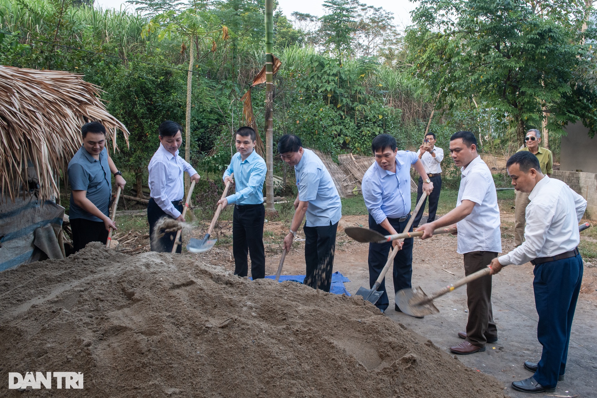 Báo Dân trí khởi công 5 ngôi nhà Nhân ái tại tỉnh Tuyên Quang - 12 Báo Dân trí khởi công 5 ngôi nhà Nhân ái tại tỉnh Tuyên Quang - 12