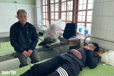 Vụ nam sinh bị đánh hội đồng: Không dám xem hết clip vì quá dã man