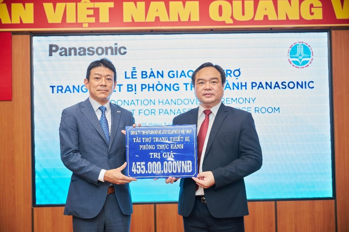 Panasonic Life Solutions Việt Nam tài trợ thiết bị thực hành cho sinh viên - 1 Panasonic Life Solutions Việt Nam tài trợ thiết bị thực hành cho sinh viên - 1