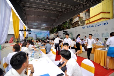 Amber Riverside “hút khách” ngày mở bán