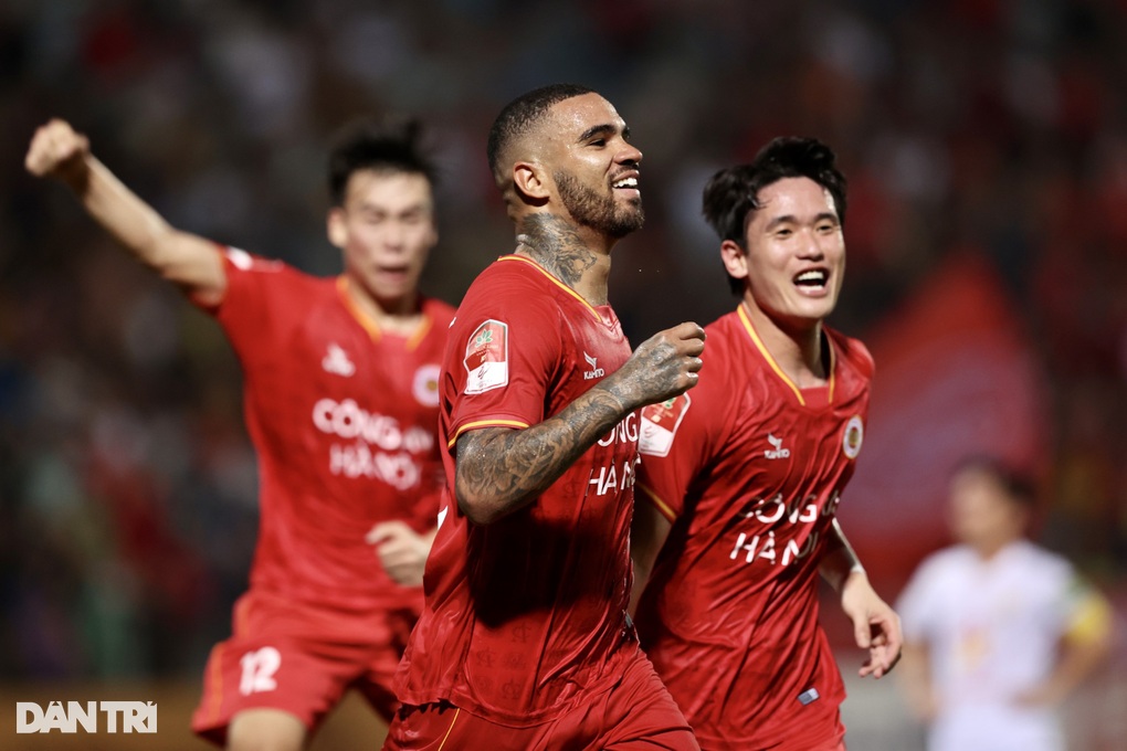 Quang Hải nhạt nhòa, CLB Công An Hà Nội đánh rơi chiến thắng trước Hà Tĩnh - 3 Quang Hải nhạt nhòa, CLB Công An Hà Nội đánh rơi chiến thắng trước Hà Tĩnh - 3