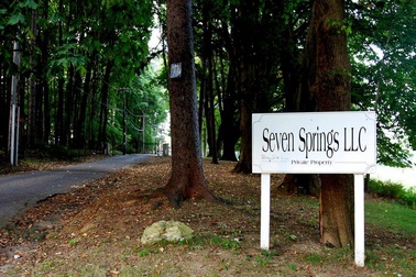 Công ty gia đình của Tổng thống Donald Trump định bán đất để trả nợ