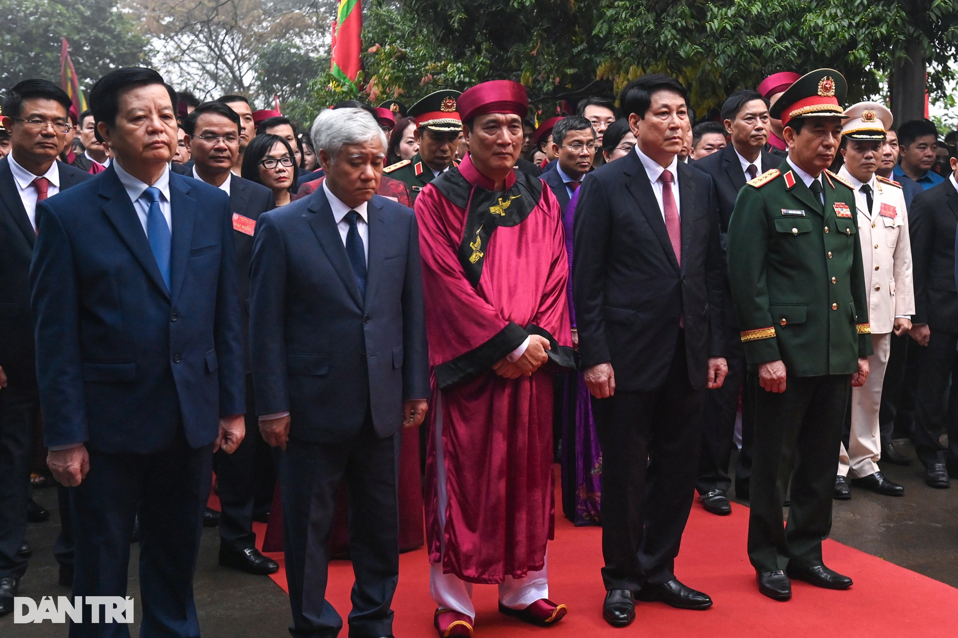 Chủ tịch nước Lương Cường cùng nhân dân dâng hương các Vua Hùng - 5 Chủ tịch nước Lương Cường cùng nhân dân dâng hương các Vua Hùng - 5