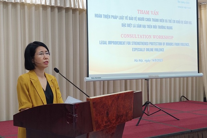 Bà Lê Thị Vân Anh, Phó Vụ trưởng Vụ Pháp luật hình sự hành chính phát biểu khai mạc.