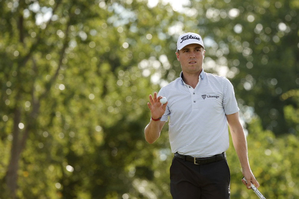 Justin Thomas có cú putt siêu ấn tượng tại vòng 2 Tour Championship - 2